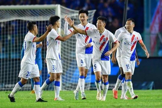 年轻的女性主导3-2020