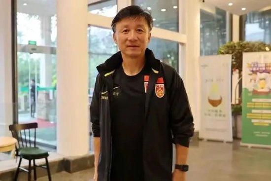 白丝老师喂我乳让我扒开双腿小说