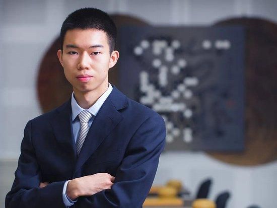 办公室撞击着旗袍美妇的肉体视频