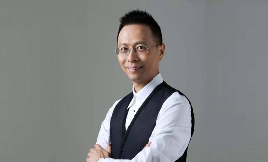 男模把衣服脱精光gay