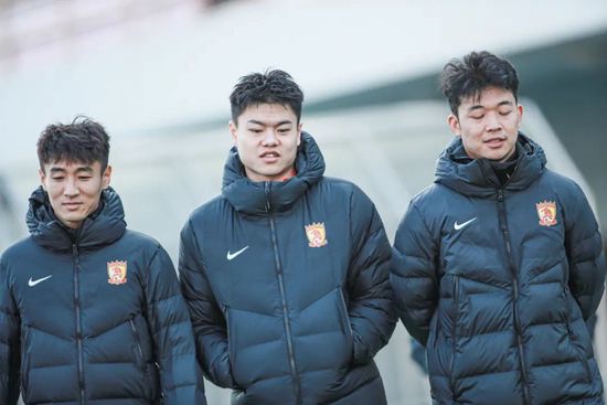 我装睡让他擦进去好爽视频