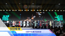 韩国三级《色诱女教师》